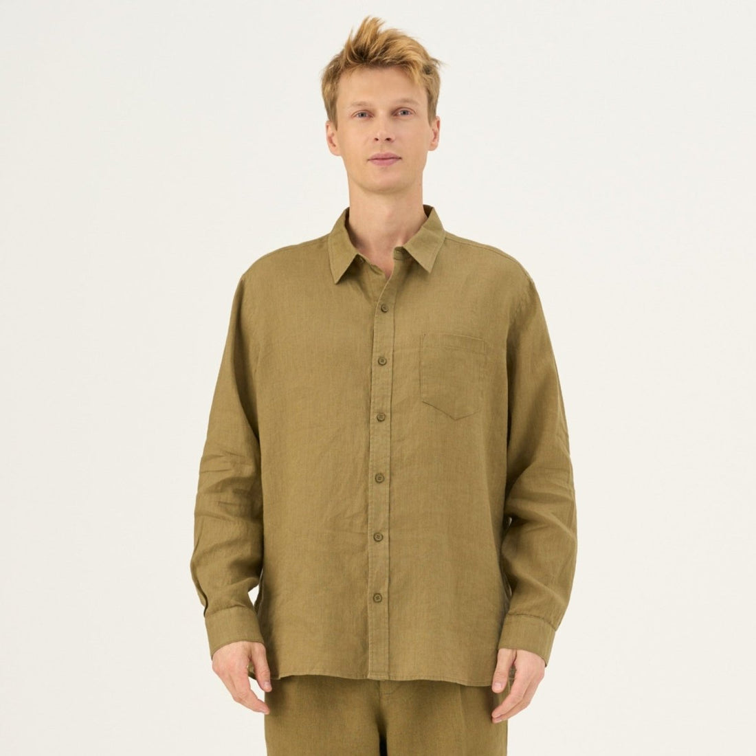 Leinenhemd – Unisex Hemd aus 100 % Leinen in Khaki, locker geschnitten - The Baltic Shop