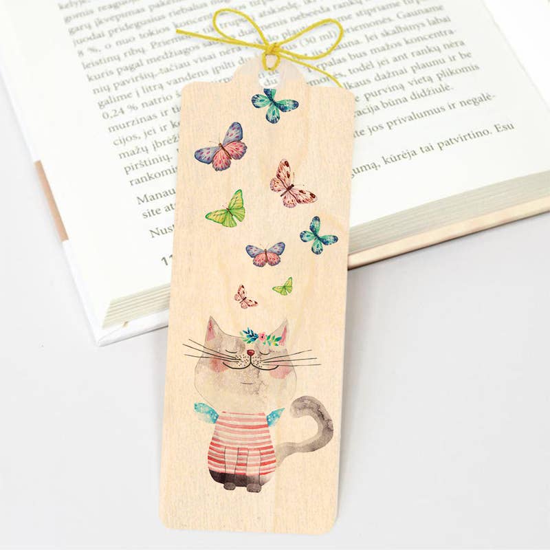 Lesezeichen aus Holz mit Katze und Schmetterlingen - The Baltic Shop