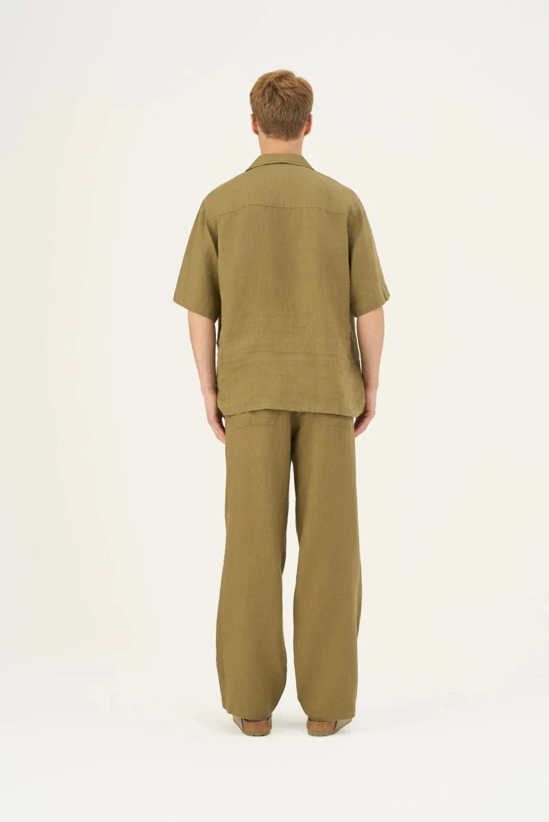 Libertas Shirt in Khaki– Moderne Leichtigkeit aus Leinen - The Baltic Shop