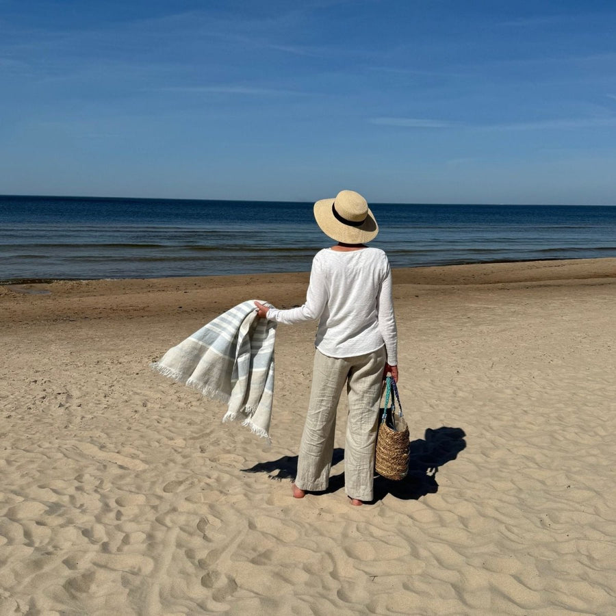 Linen Tales Strandtuch aus Leinen mit Streifen, in 2 Farben - The Baltic Shop