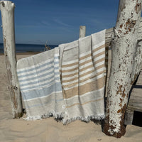 Linen Tales Strandtuch aus Leinen mit Streifen, in 2 Farben - The Baltic Shop