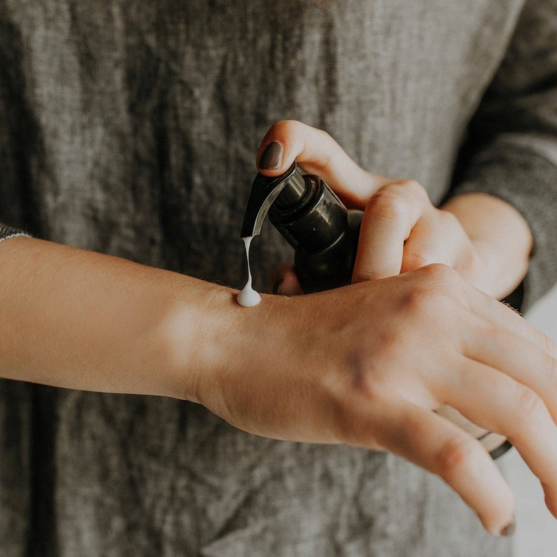 MOSS ORGANISCHE HANDLOTION IN SCHWARZER FLASCHE 200ML - The Baltic Shop