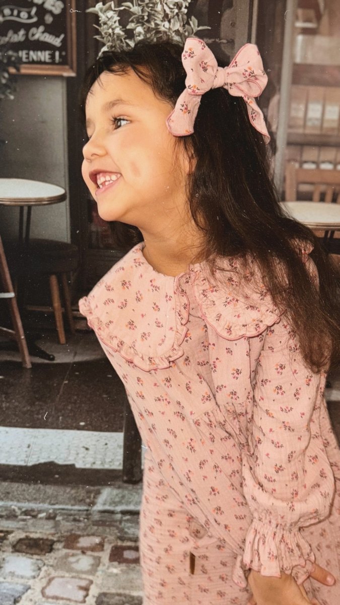 Muslin - Kleid mit Kragen und Rüschenärmeln in Rosa Blumenprint für Kinder - The Baltic Shop