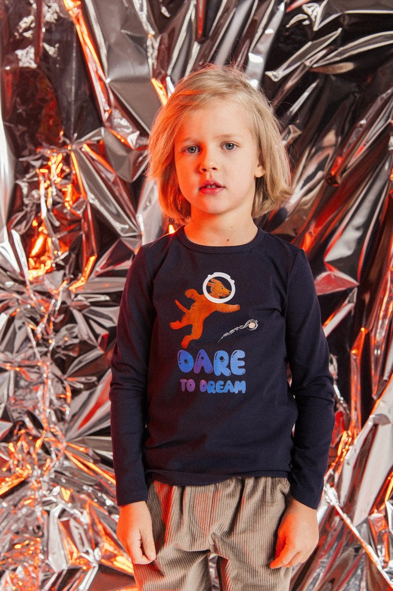 Oberteil in Marineblau mit Aufdruck „Dare To Dream“ - The Baltic Shop