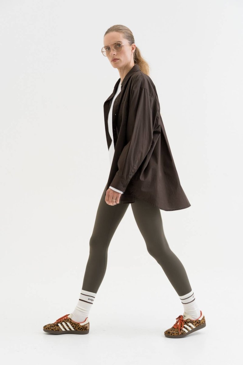 Olivgrüne Leggings – figurbetont & bequem - The Baltic Shop