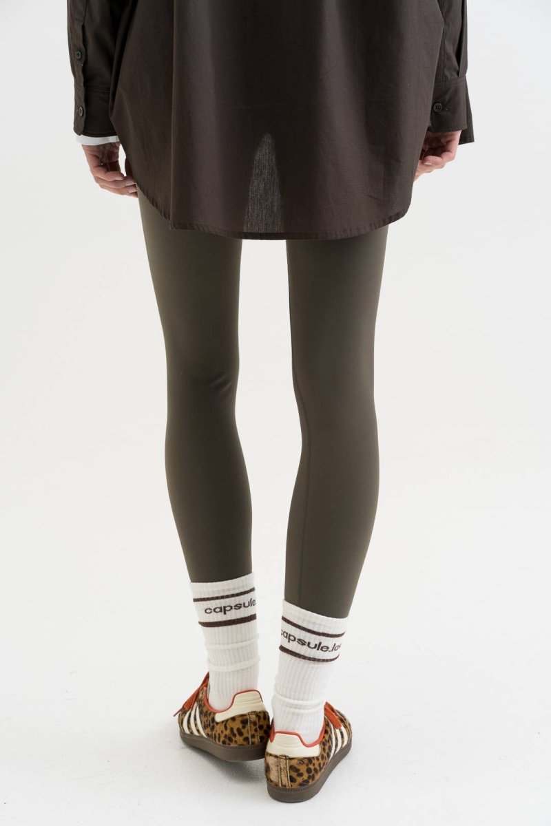 Olivgrüne Leggings – figurbetont & bequem - The Baltic Shop