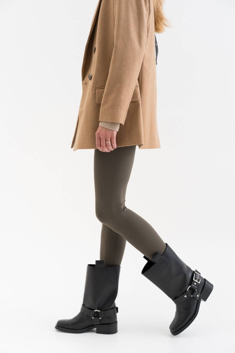 Olivgrüne Leggings – figurbetont & bequem - The Baltic Shop