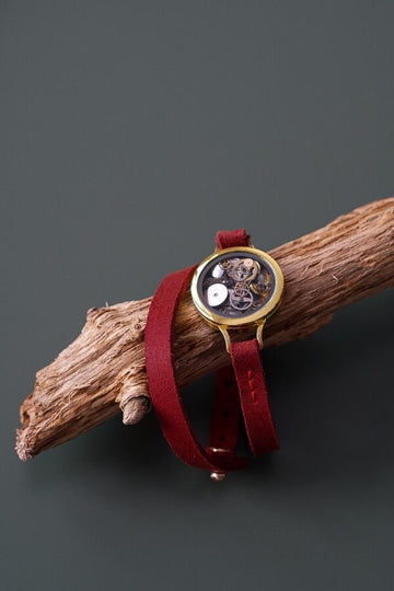 Rotes Lederarmband mit echten Uhrwerksrädern - The Baltic Shop