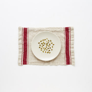 Rustikaler Platzset aus Leinen mit rote Streifen - The Baltic Shop