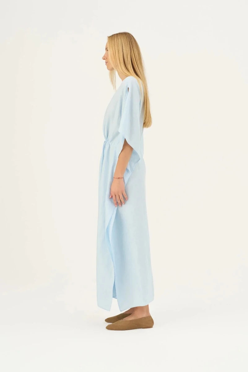 Sol Kleid in baby blau – Luftige Eleganz aus Leinen - The Baltic Shop