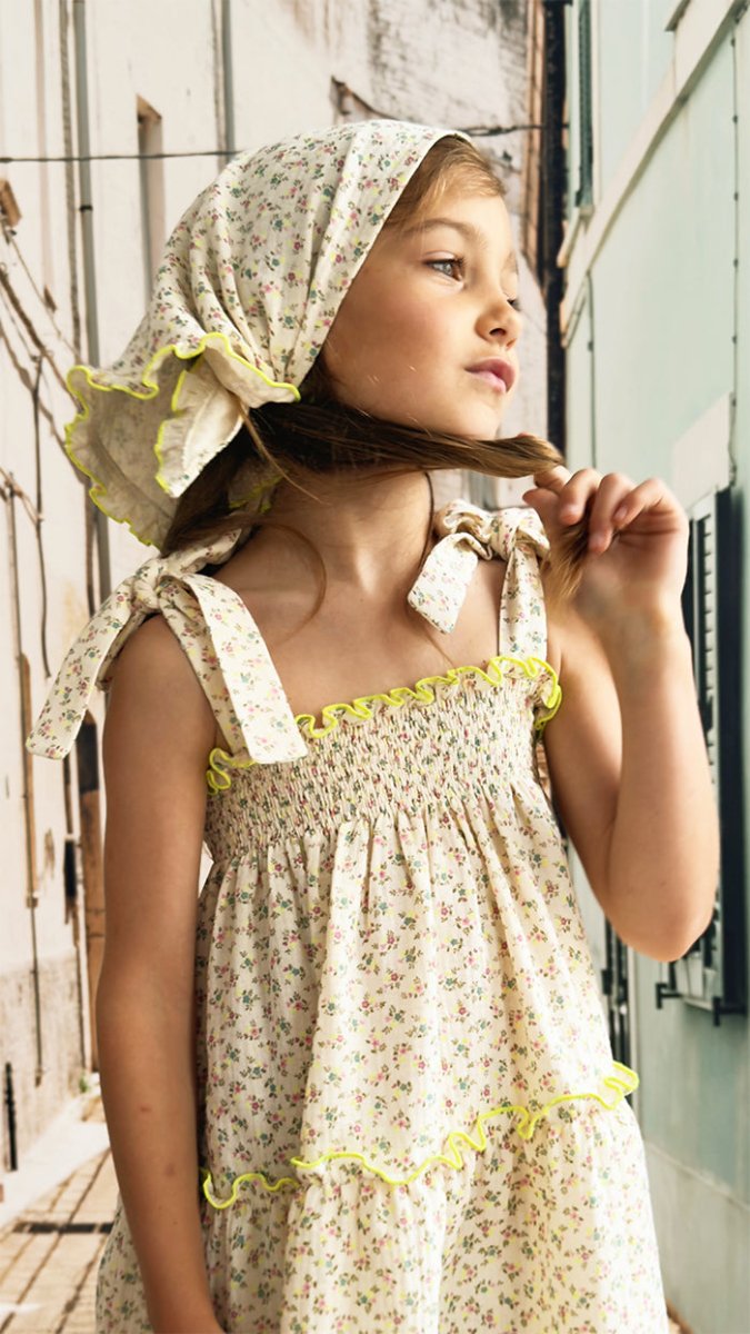 Sommerkleid mit Blumenmuster und Schleifenträgern - The Baltic Shop