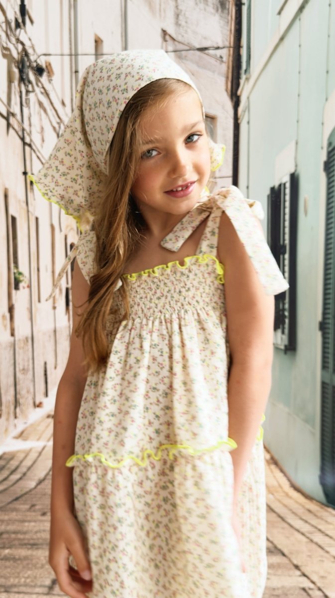 Sommerkleid mit Blumenmuster und Schleifenträgern - The Baltic Shop