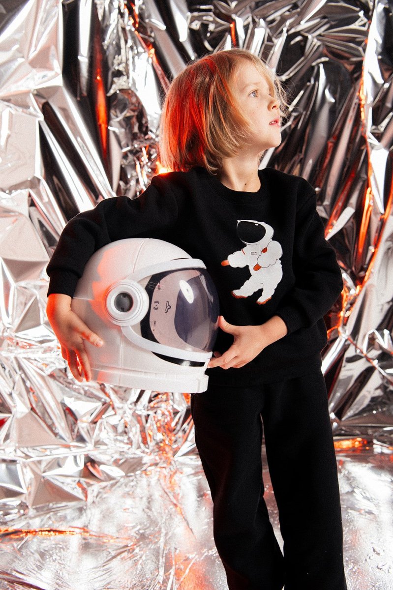 Sweatschirt in Schwarz mit Astronaut - The Baltic Shop