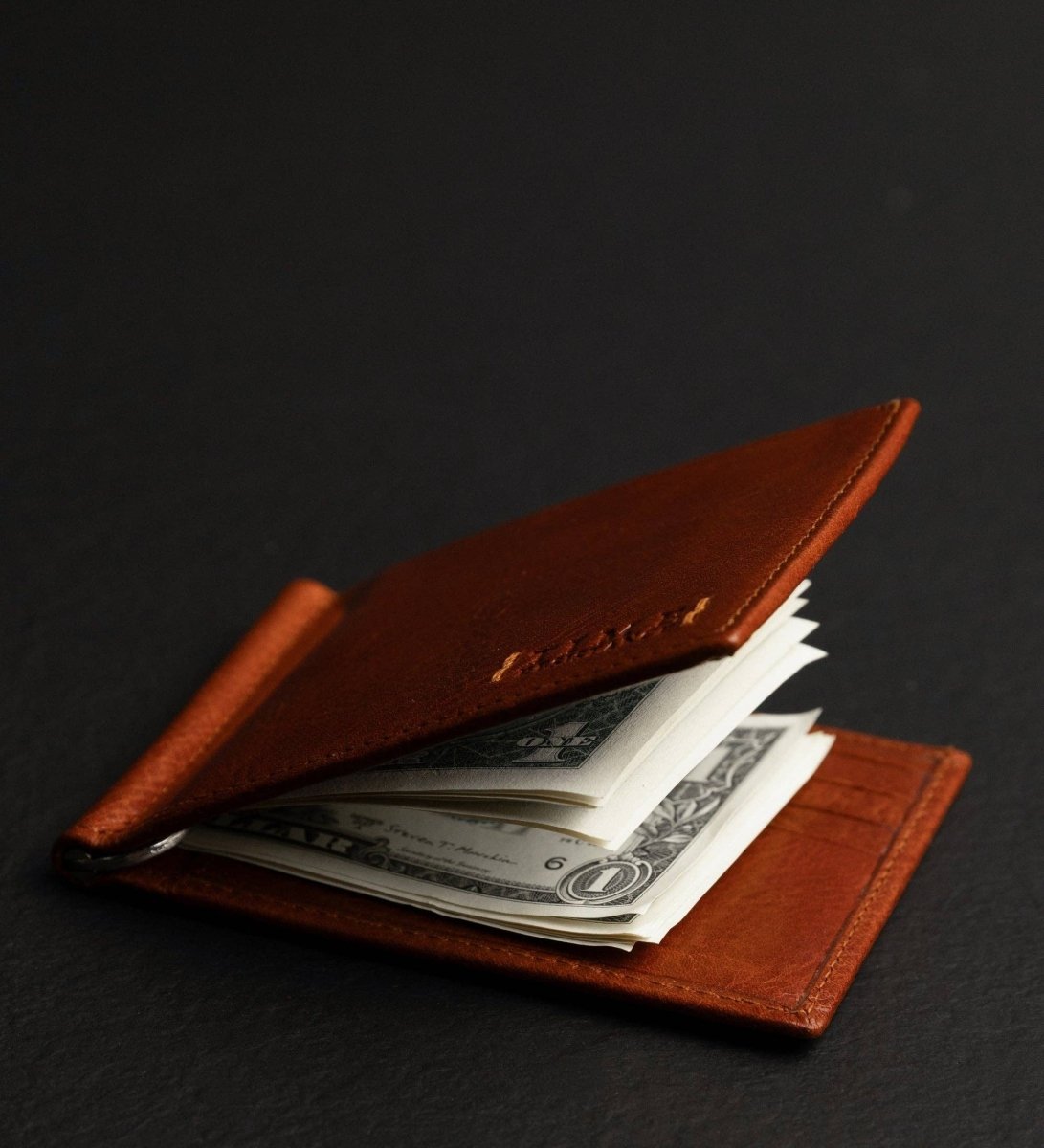 The Outsider – Geldklammer-Portemonnaie aus Vachetta-Leder - The Baltic Shop