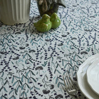 Tischdecke aus weißen Leinen mit Lavendel Motiv - The Baltic Shop