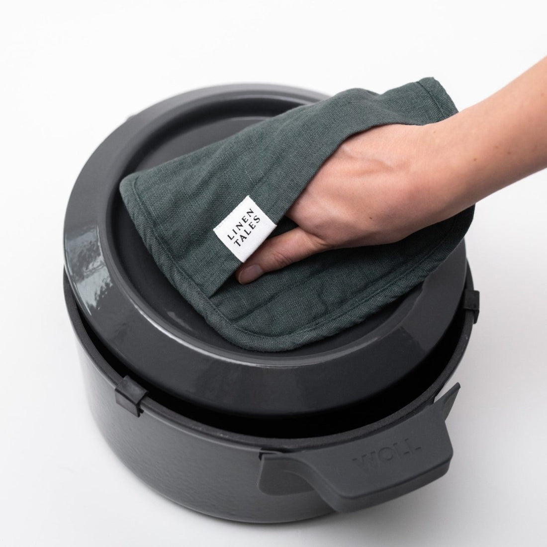 Topflappen aus Leinen in Waldgrün - The Baltic Shop