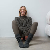 Vandenė: Leggings aus Merinowolle mit Brennnesselmotiv - The Baltic Shop