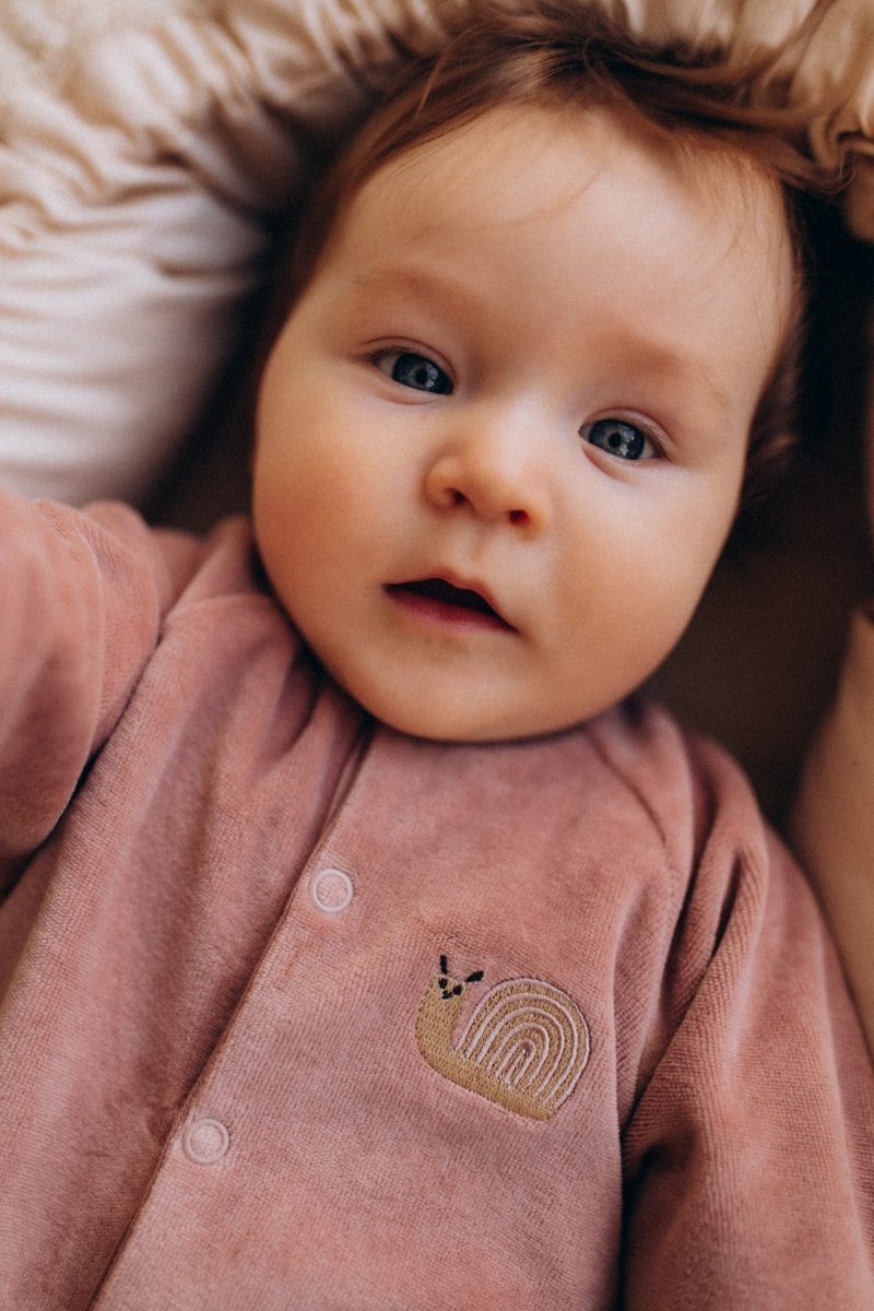 Velours-Schlafanzug Baby mit Füßchen | Bio-Baumwolle - The Baltic Shop