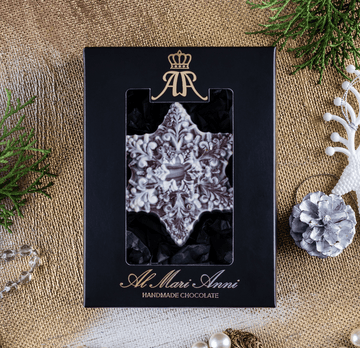 Weihnachtsfigur aus Schokolade, gestricktes Herz - The Baltic Shop