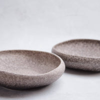 YUTORI Schale "Pebble" - organisches Steingut in 2 Größen - The Baltic Shop