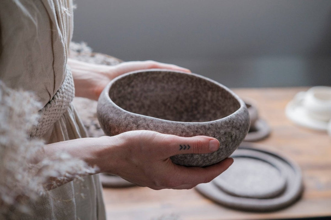 YUTORI Schale "Pebble" - organisches Steingut in 2 Größen - The Baltic Shop