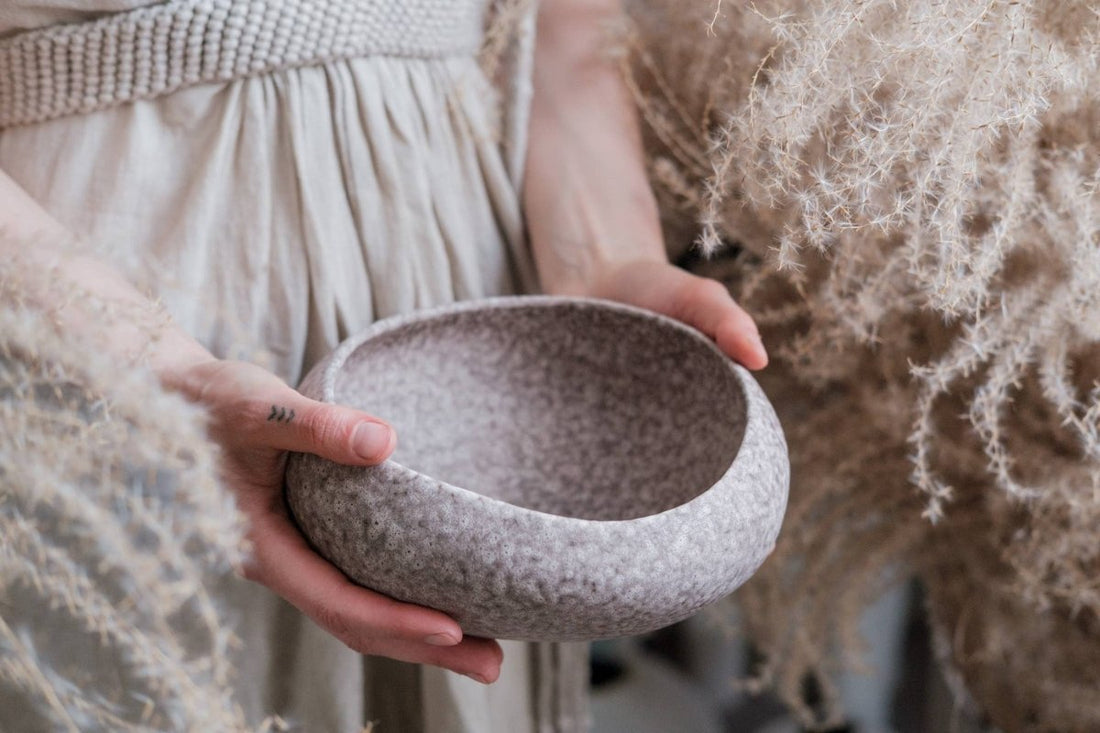 YUTORI Schale "Pebble" - organisches Steingut in 2 Größen - The Baltic Shop