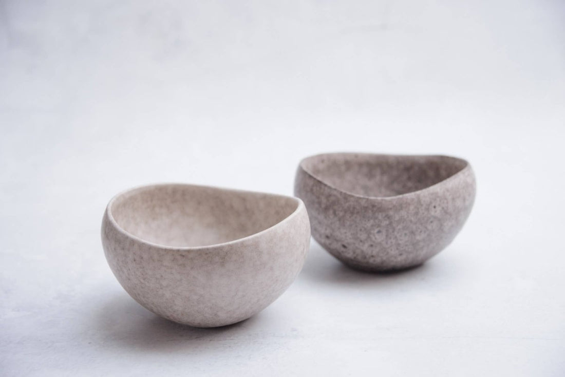 YUTORI Schale "Pebble" - organisches Steingut in 2 Größen - The Baltic Shop