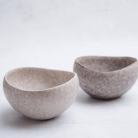 YUTORI Schale "Pebble" - organisches Steingut in 2 Größen - The Baltic Shop