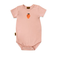 Body mit Erdbeere in Rosa - The Baltic Shop