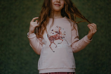 Kuscheliger Sweatshirt mit Reh "Beautiful from inside and out" - The Baltic Shop