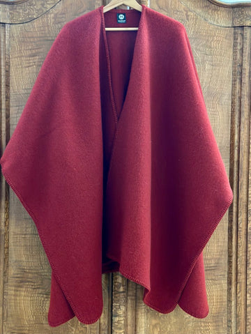 Poncho aus 100% Wolle in 2 Farben - The Baltic Shop