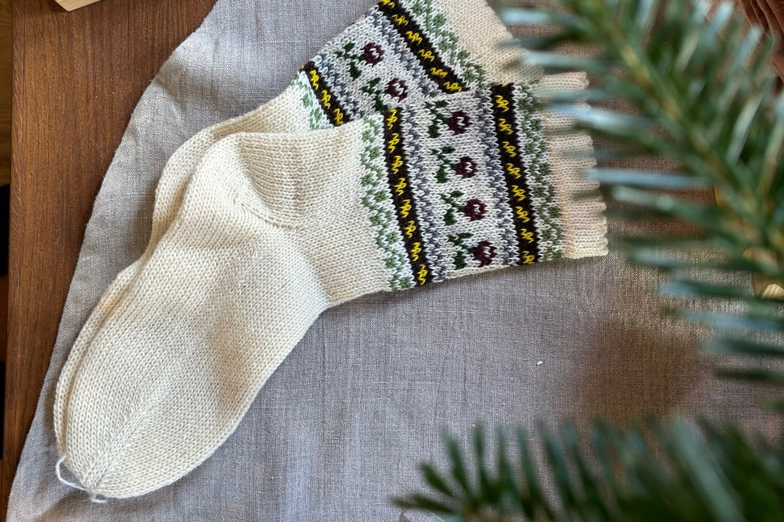 Wollsocken für Erwachsene mit lettische Symbole - The Baltic Shop